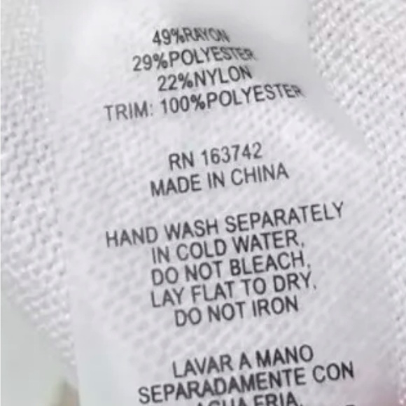 Island Escape Women's Tiered Tankini Top
Black/White Style 14508 Removable Strap - Picture 7 of 10